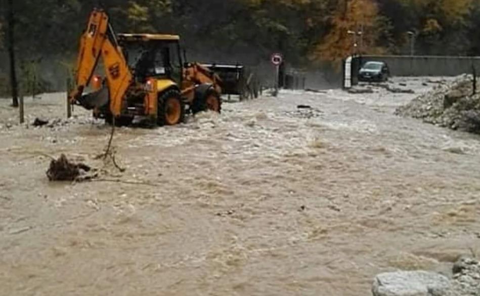 Nabujali Potoci Devastirali Put Od Jablanice Prema Blidinju, Selo ...